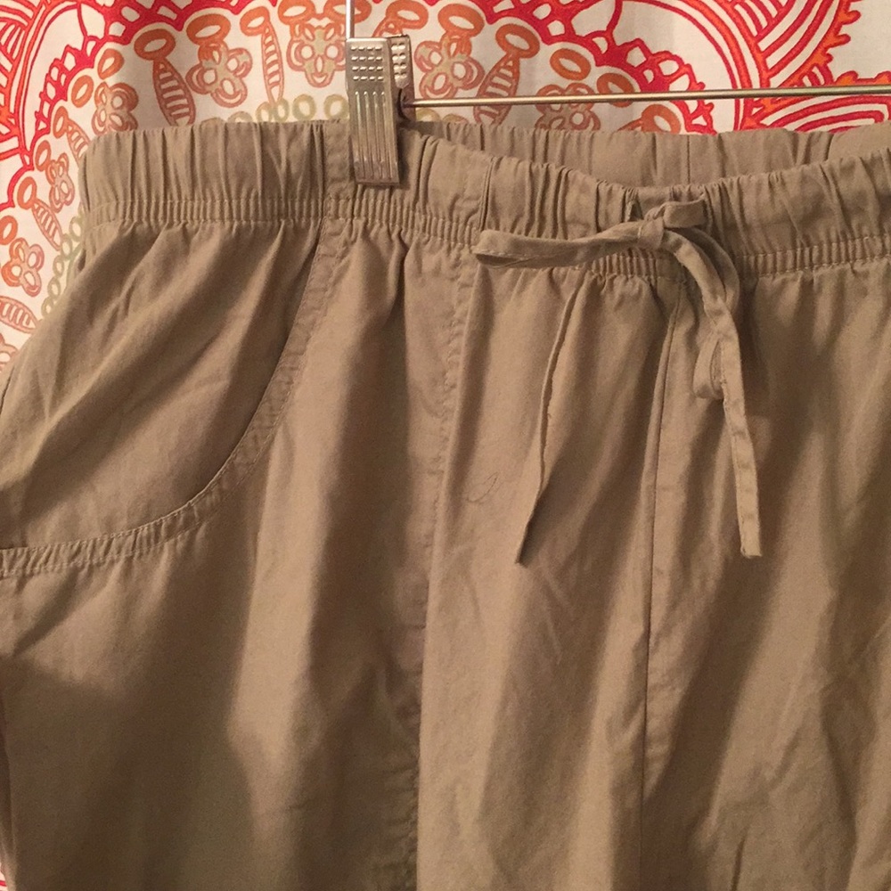 ⚡️SOLD⚡️Motherhood L Maternity Capri Pants - Picture 4 of 8